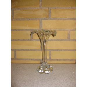 https://www.gave-boden.dk/1657-1706-thickbox/glas-vase-pa-fod.jpg