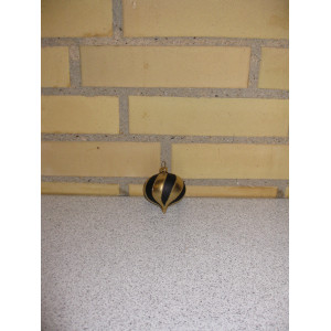 https://www.gave-boden.dk/2882-2926-thickbox/glas-kugle-sort-guld.jpg